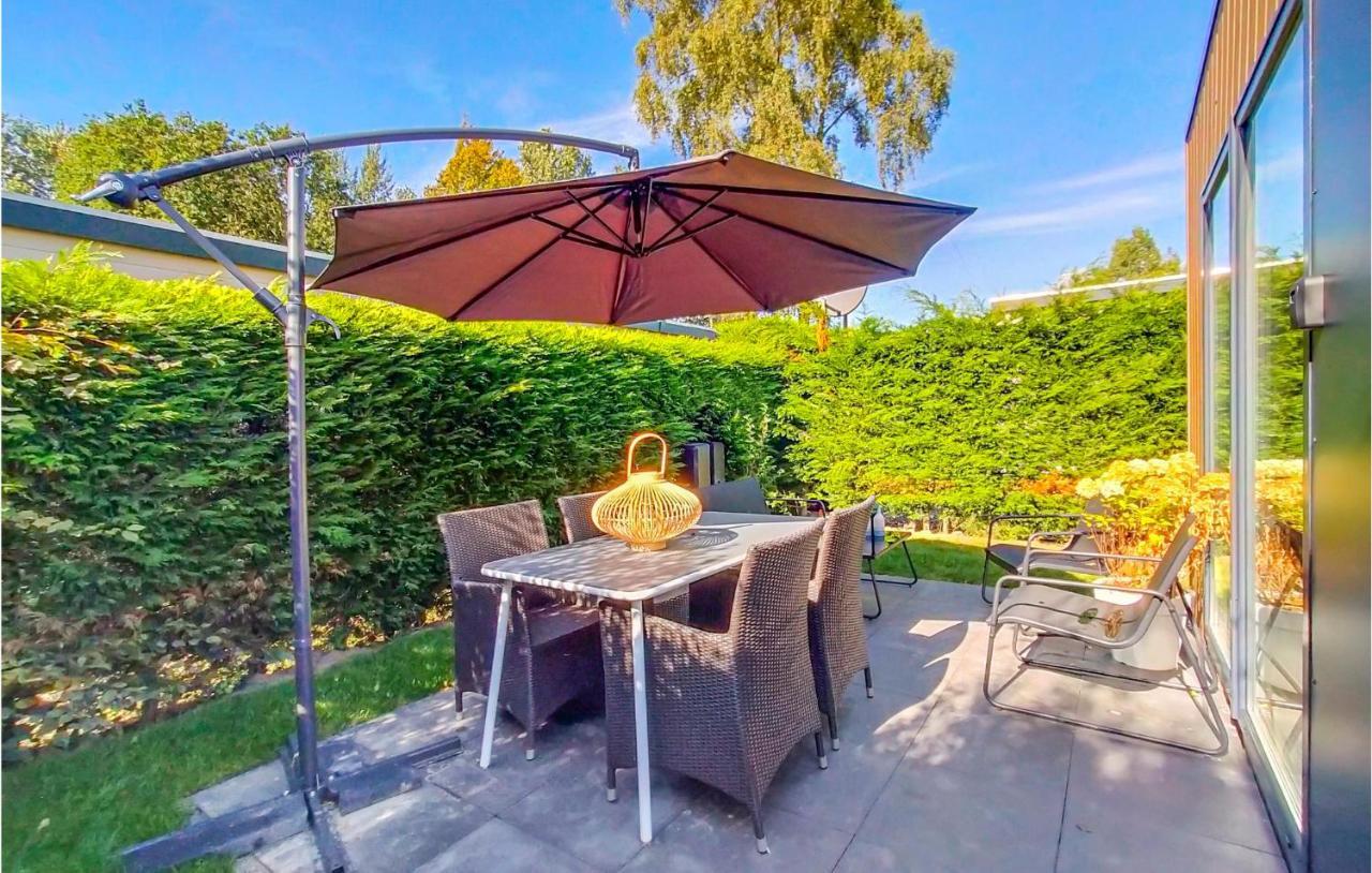 Vakantiehuis Stunning In With 2 Bedrooms, Wifi&outdoor Swimming Pool Heinkenszand